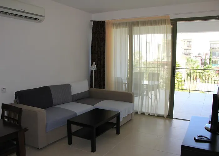 Danaos Pool View شقة *