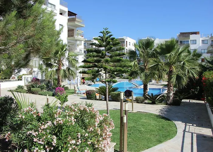 Danaos Pool View شقة بافوس